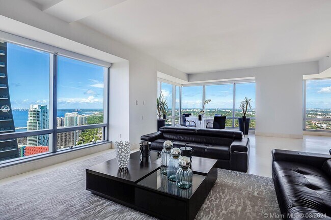 Building Photo - 1425 Brickell Ave