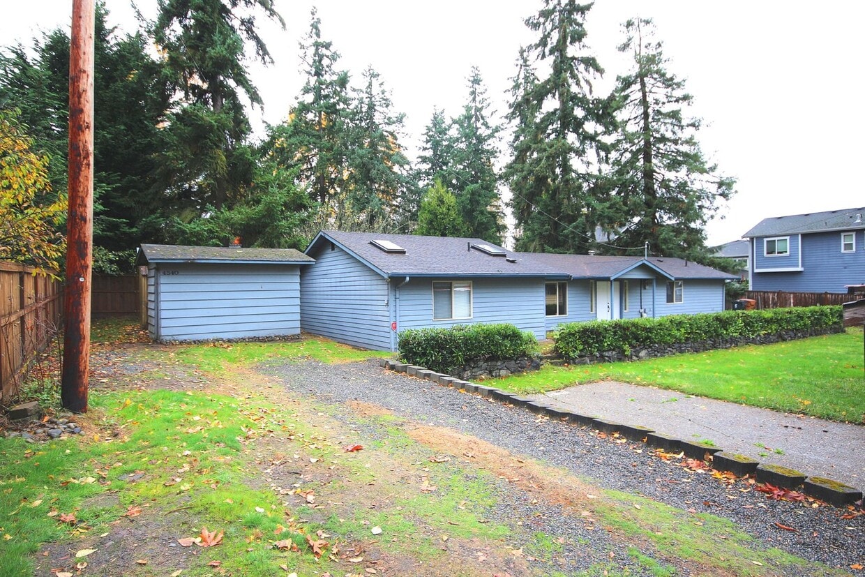 Primary Photo - Spacious 3 bedroom, 2 bath home in Northea...