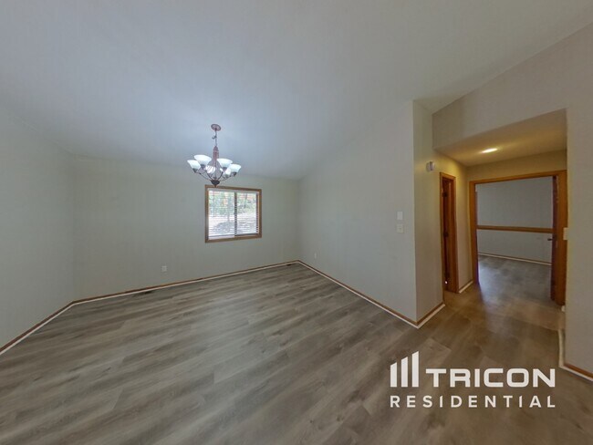Foto del edificio - 820 Woodmoor Dr