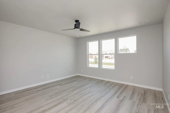 Building Photo - 5042 W Milano St