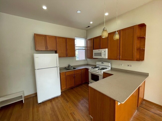 Foto del edificio - 2350 W Grand Ave