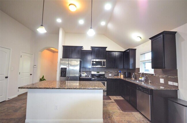 Building Photo - 5632 Sabbia Dr