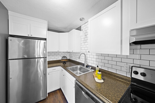 Building Photo - 80 Fountain Ln