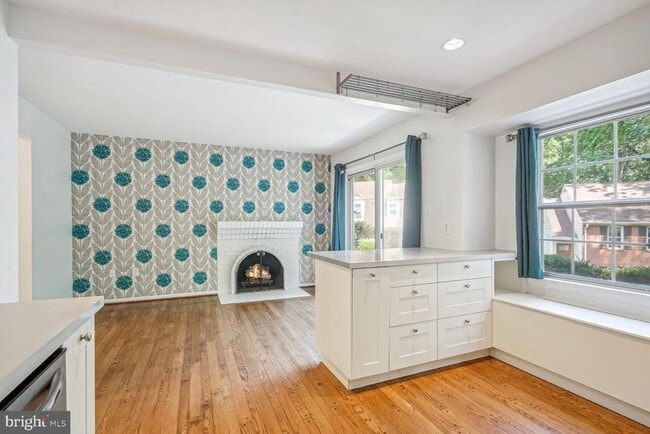 Foto del edificio - 9909 Hemlock Woods Ln