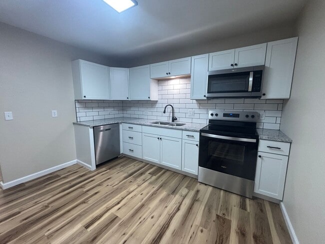 Building Photo - S0275-MF2