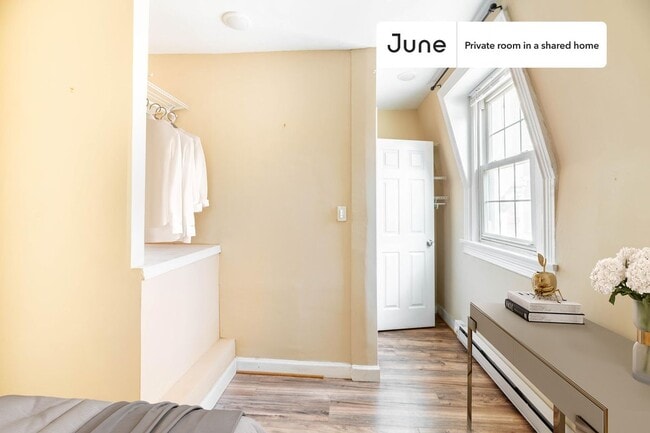 Private bedroom in 8 bed/3.5 bath Home - Private bedroom in 8 bed/3.5 bath Home