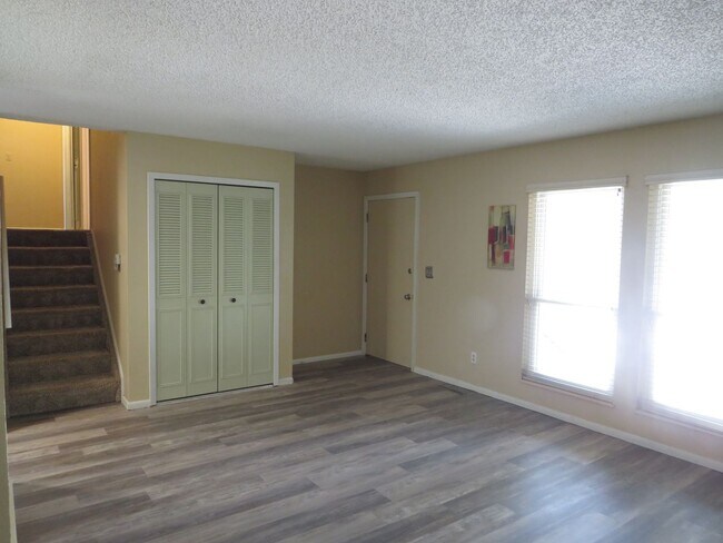 Foto del edificio - Great 4 bedroom house in N/E