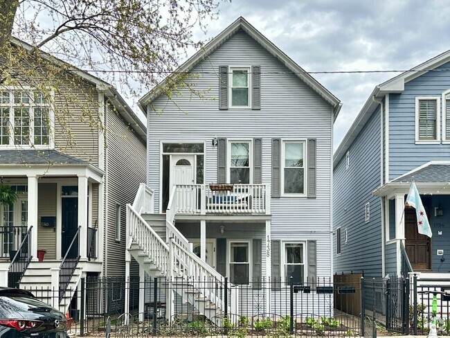 Building Photo - 1738 W Nelson St