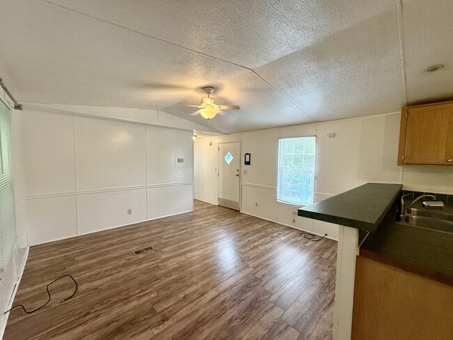 Building Photo - 32 Mandalay Dr