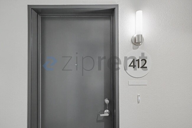 Building Photo - Unit 412