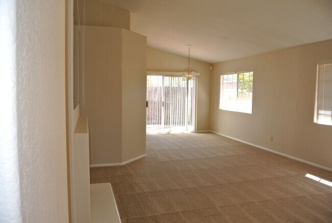 Building Photo - 3Bed/2bath in Rancho Del Oro~ Anda Lucia