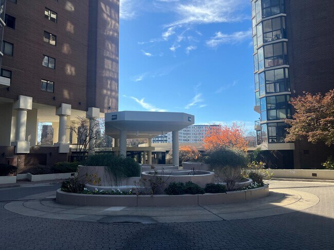 Foto del edificio - 1600 N Oak St