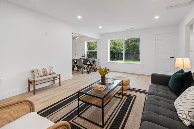 Foto del edificio - 1155 Rowena Dr