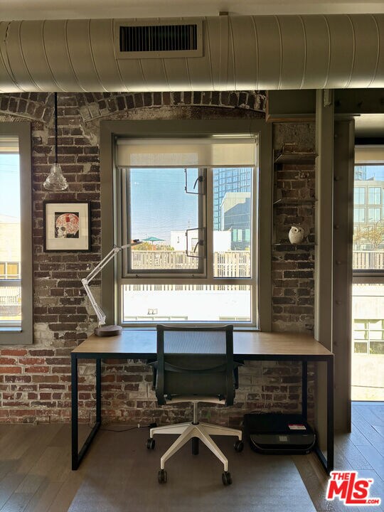 Building Photo - 527 Molino St