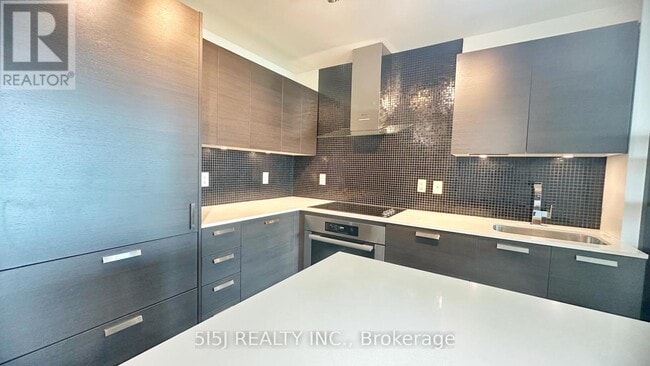 Building Photo - 11-3011 Bogert Ave