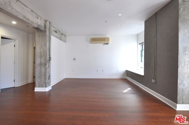 Foto del edificio - 416 S Spring St