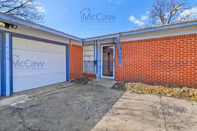 Building Photo - Darling 3/2/2 in Farmers Branch!