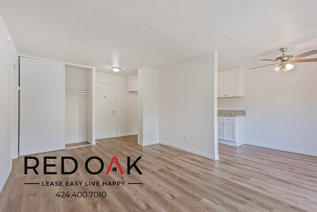 Foto del edificio - 17830 Sherman Way