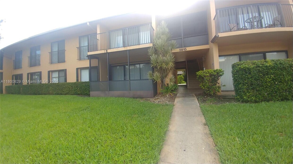 Foto principal - 5915 Washington St