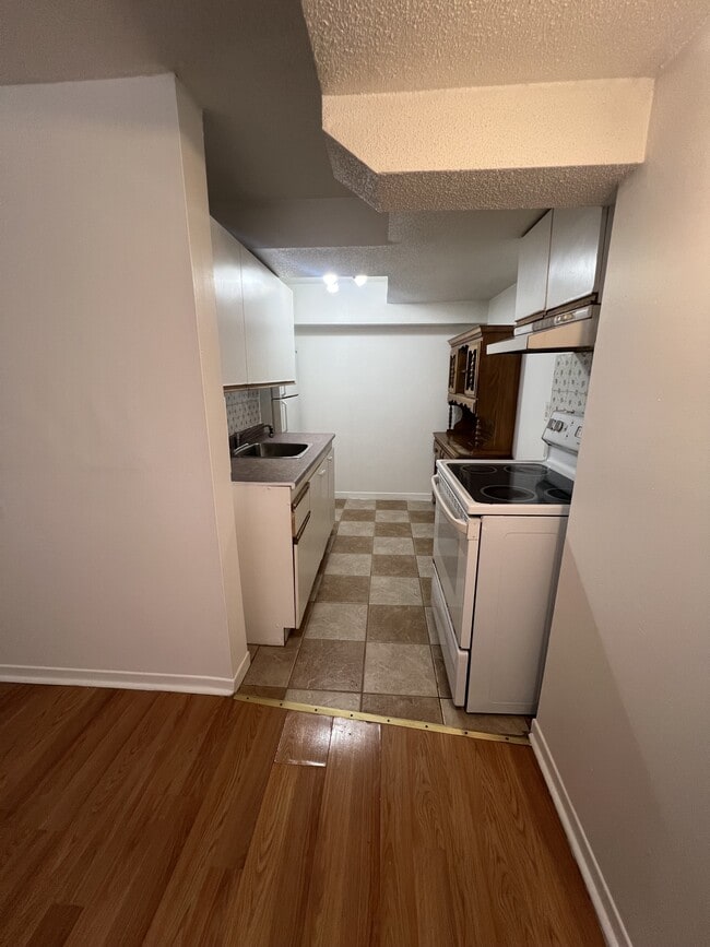 Building Photo - 150 Young St