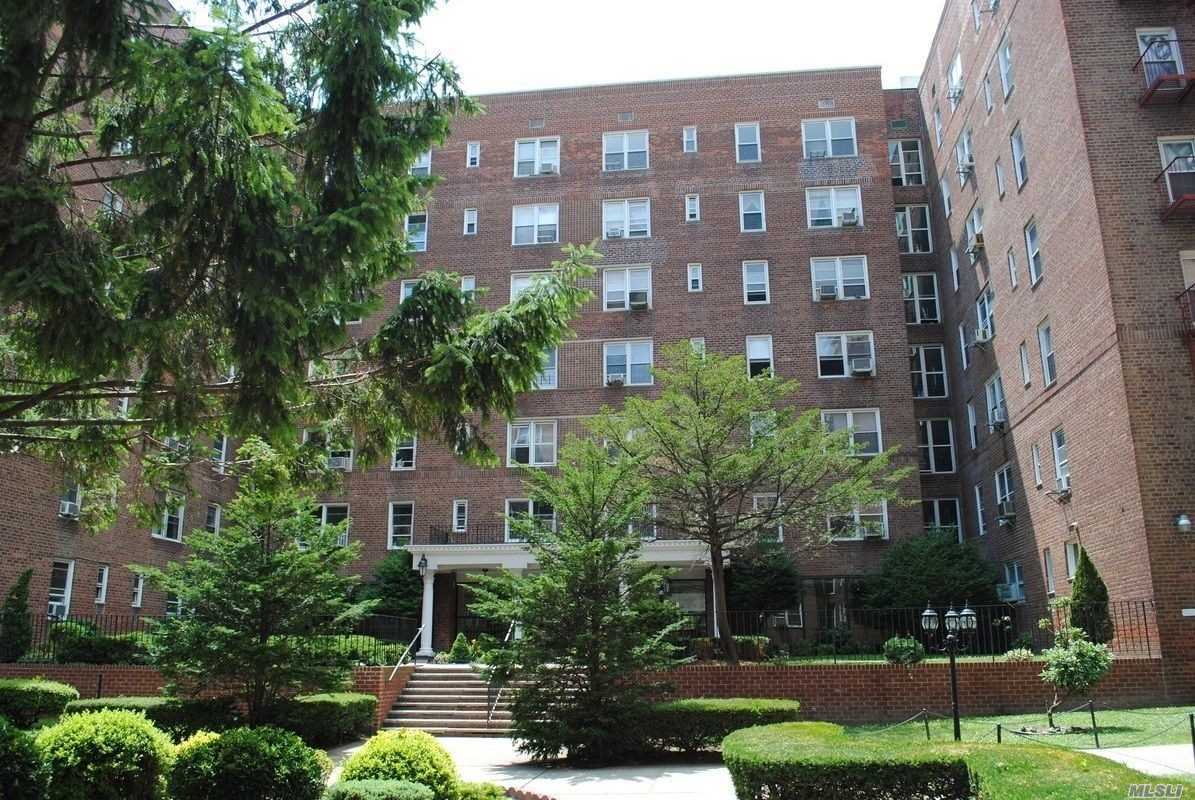 6361 Yellowstone Blvd Unit 5S, Queens, NY 11375 Room for Rent in