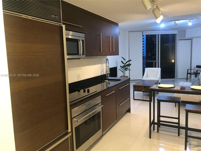 Foto del edificio - 475 Brickell Ave