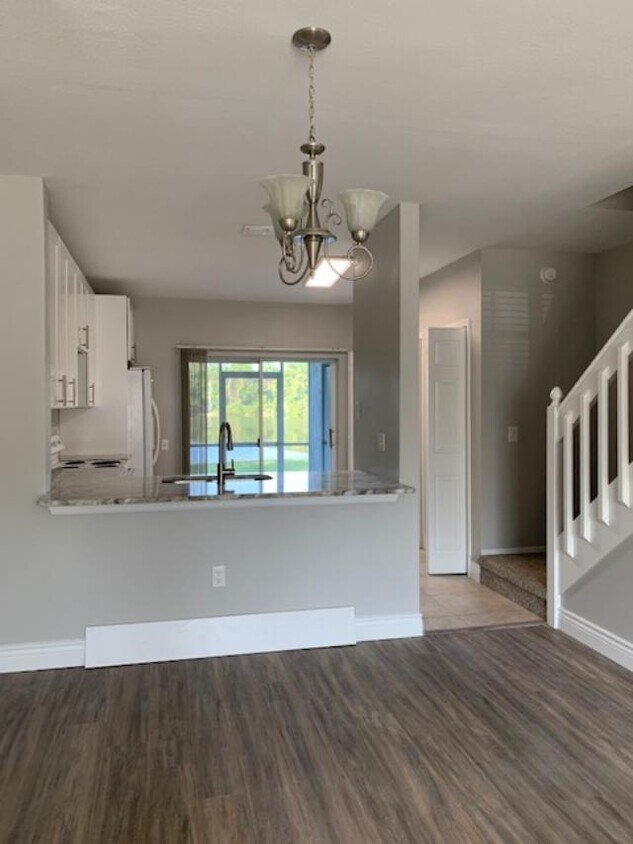 Foto principal - 12350 Berkeley Square Dr