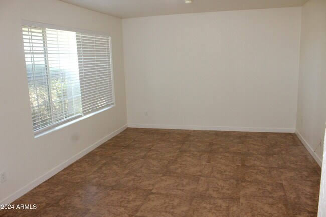 Building Photo - 1507 W Menadota Dr