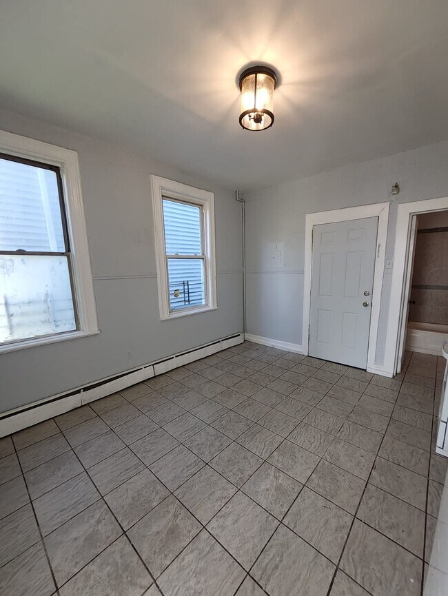 Building Photo - 52 Stegman St