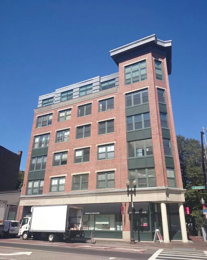 Foto principal - 1387 Washington St