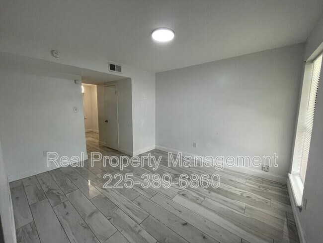 Foto del edificio - 1511 Cristy Dr