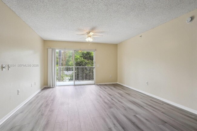 Foto del edificio - 5051 Wiles Rd