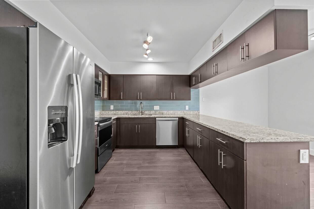 Foto principal - 2133 NE 56th Ct