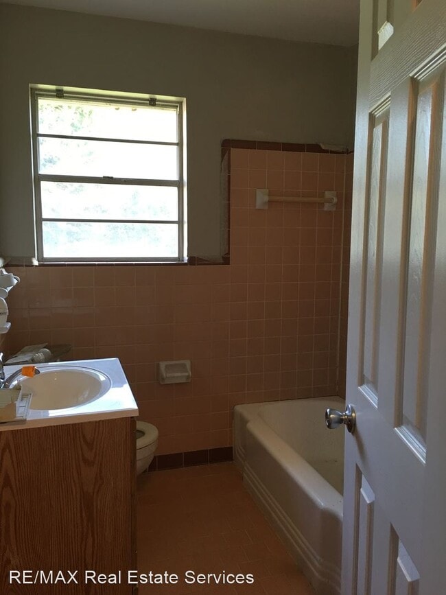 Foto del edificio - 3 br, 1.5 bath House - 8455 Parkdale Drive
