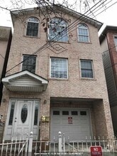 Building Photo - 119 Leonard St