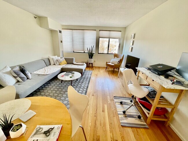 Foto del edificio - 1731 Beacon St
