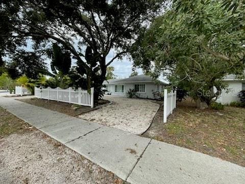 Building Photo - 2159 Bougainvillea St