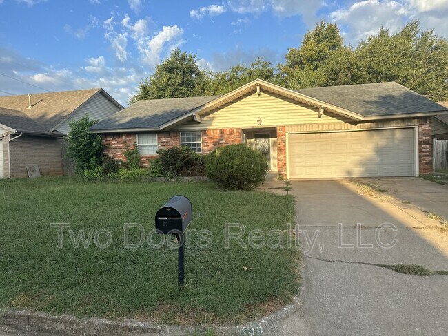 Building Photo - 409 S English Dr