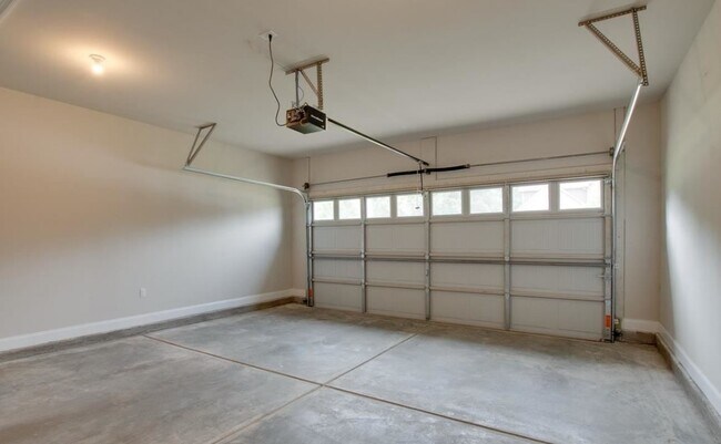 Building Photo - 2919 Pasture View Lane Southeast