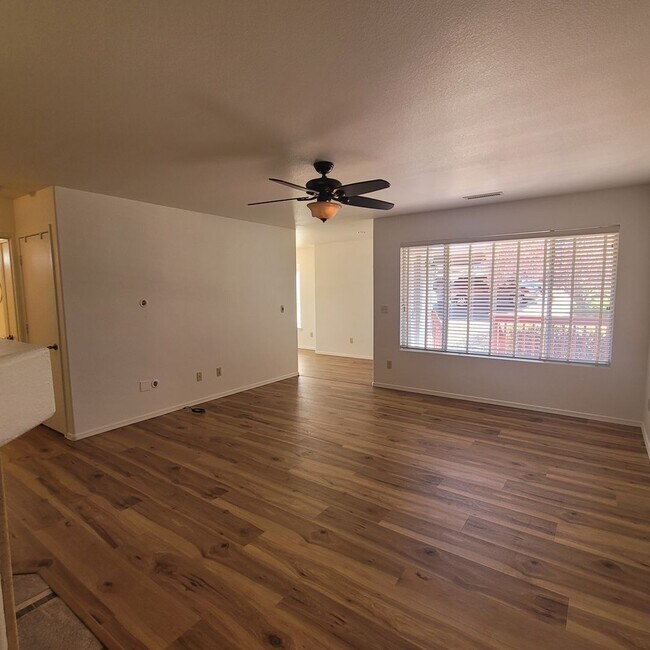 Building Photo - Beautiful 2 bed, 2 bath condo.