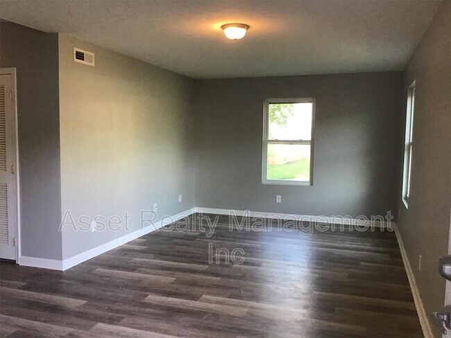 Foto del edificio - 2817 Colt Dr NE