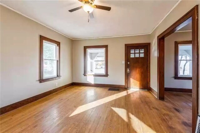 Large living room - 2629 1st Ave SE