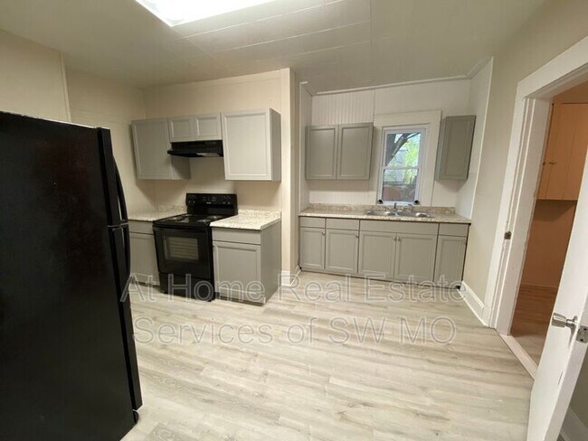 Foto del edificio - 1224 E Central St