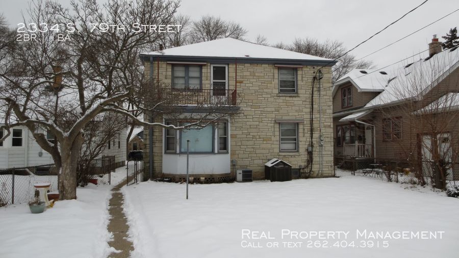Building Photo - MTM LEASE ONLY! Upper Duplex !
