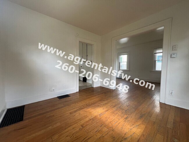 Building Photo - 2 Bedroom House