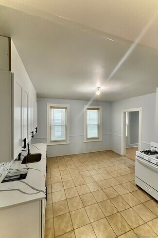 Building Photo - 57 Houston St