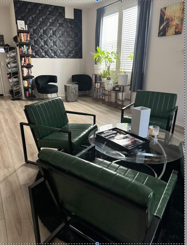 Foto del edificio - 211 N Vincent Ave