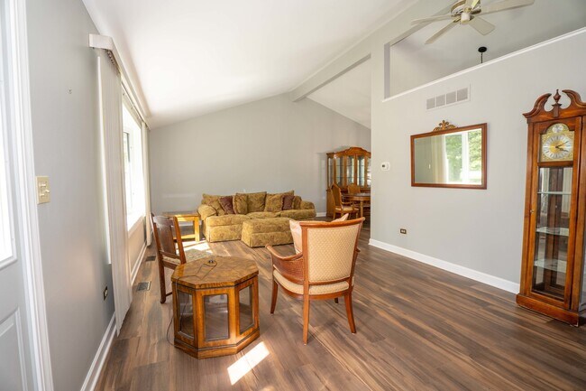 Foto del edificio - 16409 Winding Creek Rd