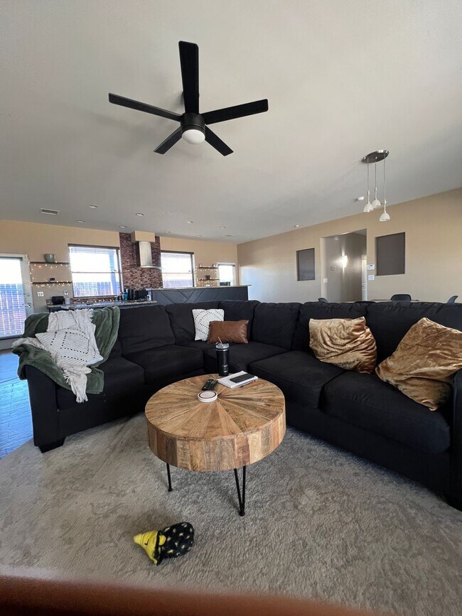 Foto del edificio - Charming , Single story 3 Bedroom , 2 Bath Home!