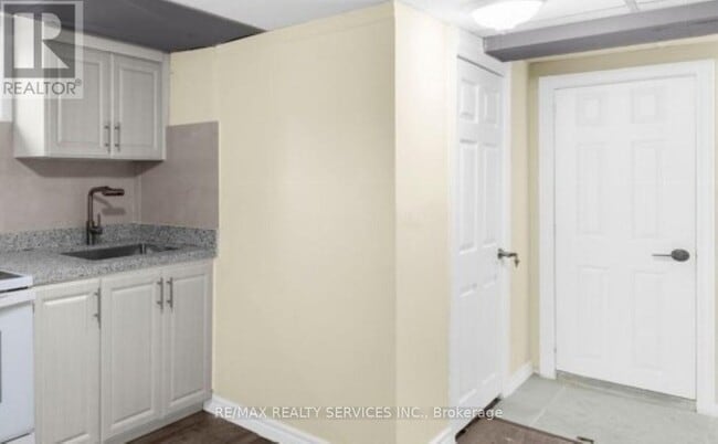 Building Photo - 368 Upper Kenilworth Ave